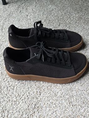 Flux Footwear Adapt Knit Trainer Black Athletic Sneakers with Gum Sole